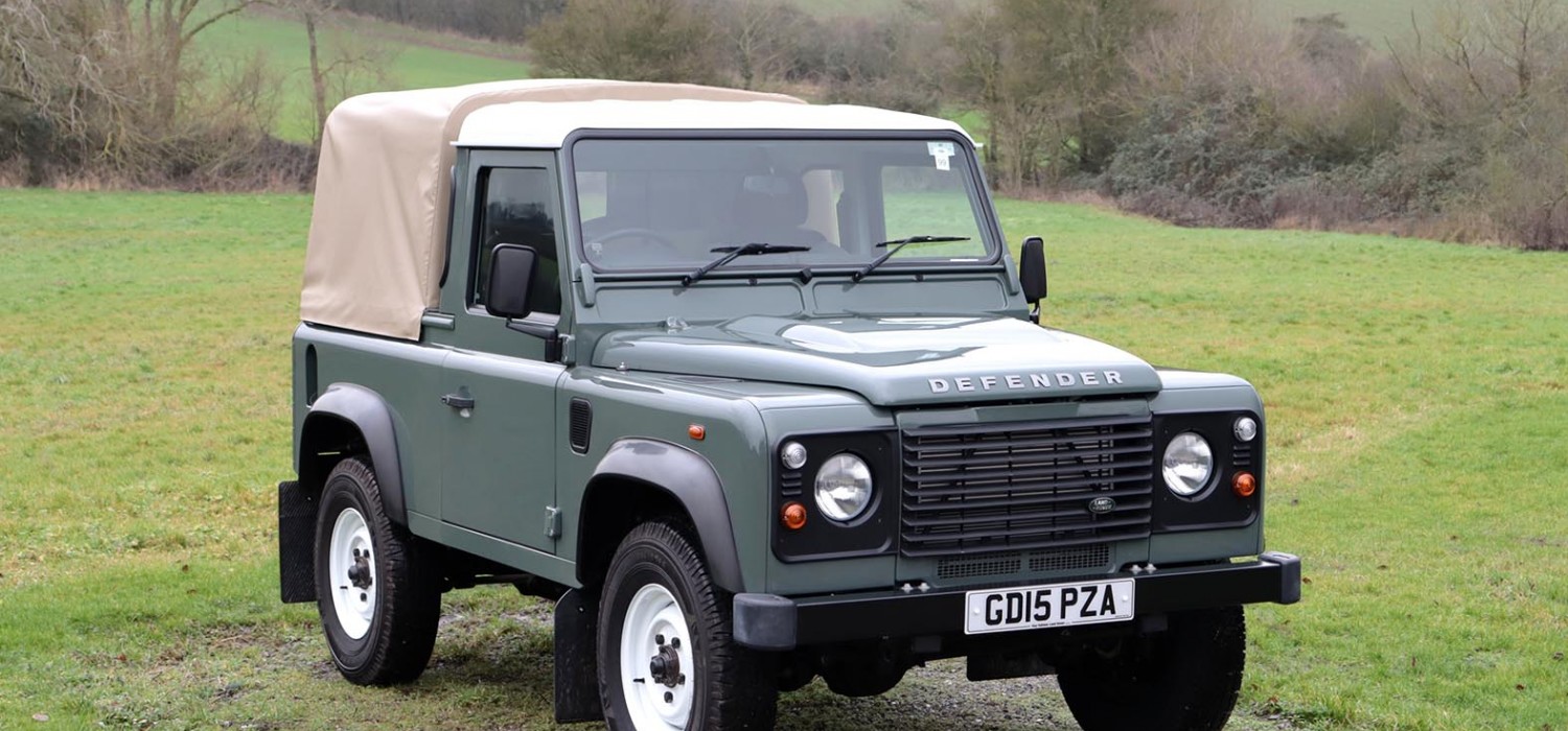 Barn find Defender for auction